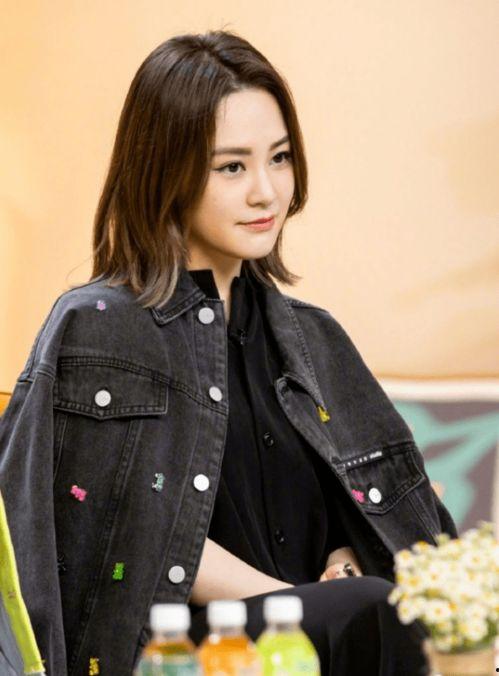 娱乐吃瓜女歌手是谁,她如何成为话题焦点？